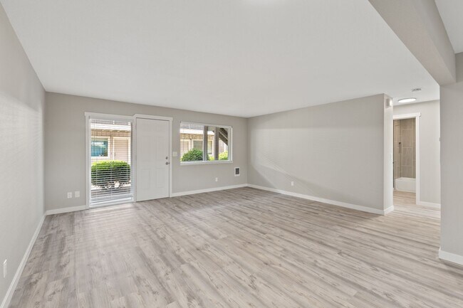 Building Photo - Ground floor apartment