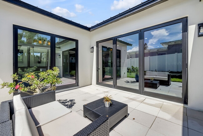 Building Photo - 1707 N Peninsula Ave