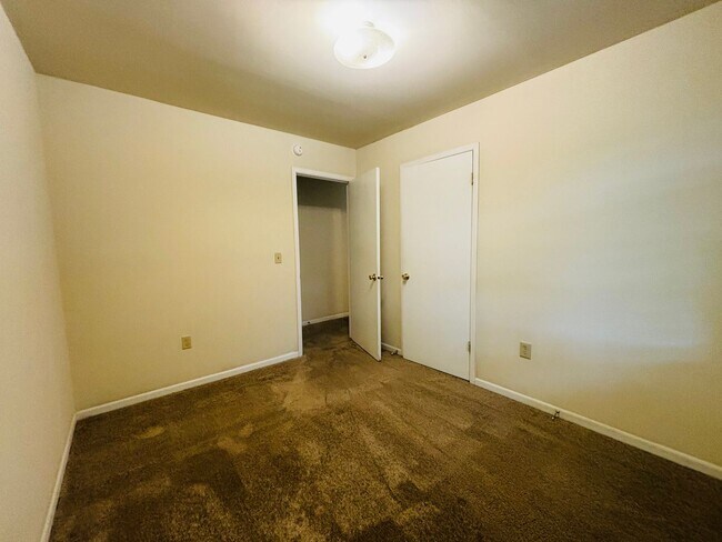 Building Photo - 1741 Donlee Dr