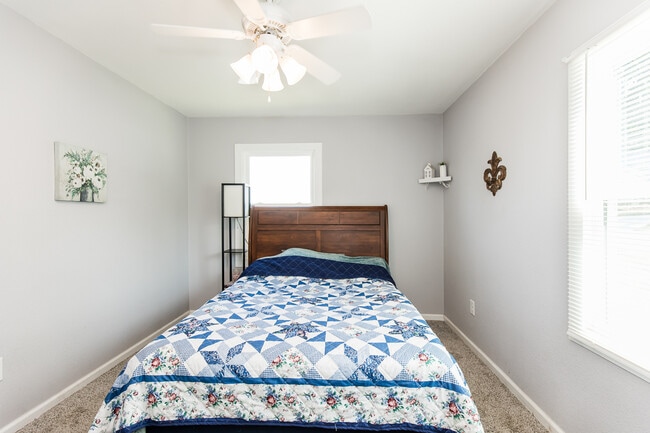 Building Photo - 1314 W 9th St