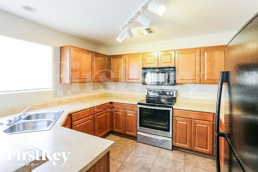 Building Photo - 1023 S 226th Dr