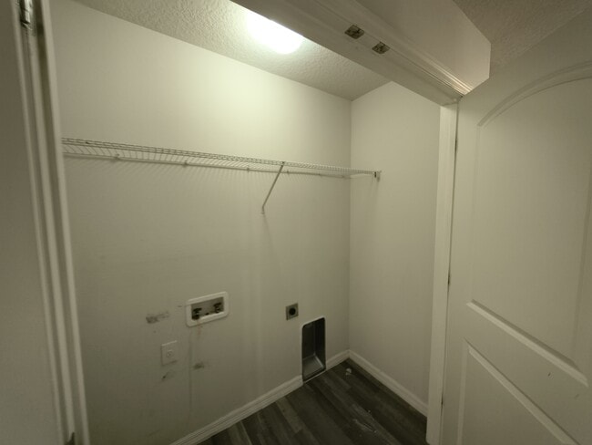 Building Photo - 275 Hyacinth Ct