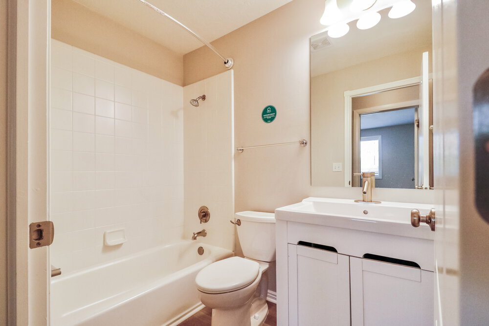 Building Photo - 817 N 600 W