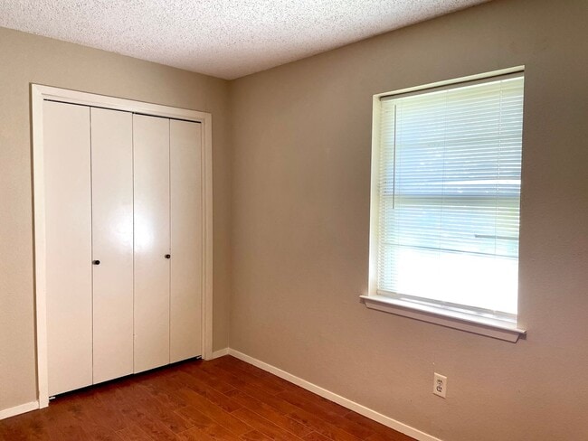 Building Photo - 2 Bedrooms 1.5 Bath 1/2 Duplex For Lease in Frisco