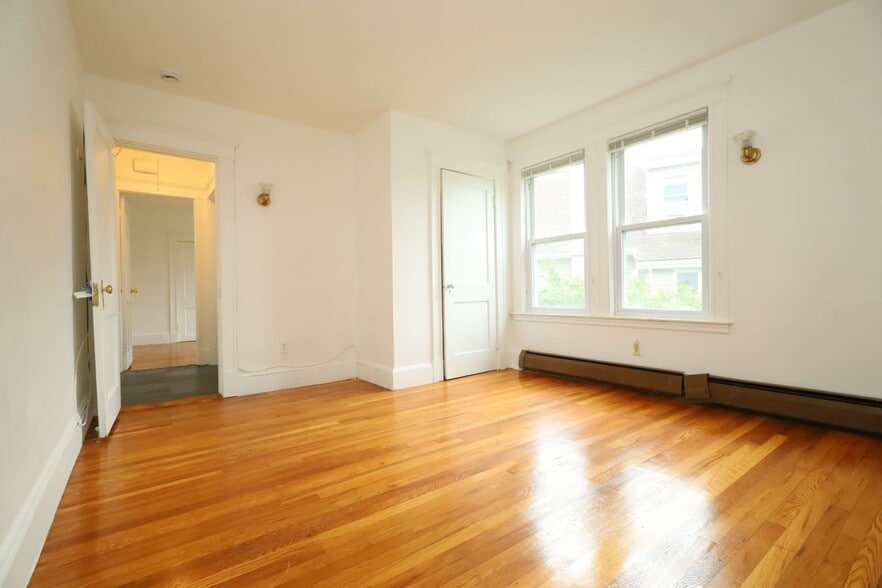 Building Photo - 98 Woodside Ave