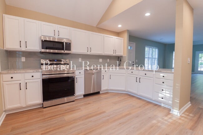 Building Photo - End Unit Townhome in Carolina Forest