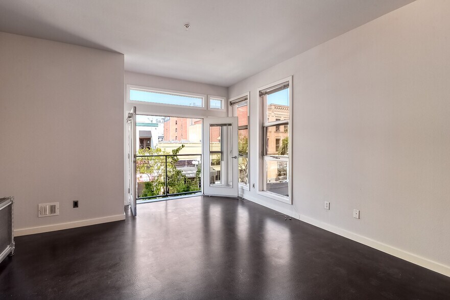 Building Photo - 777 6th Ave
