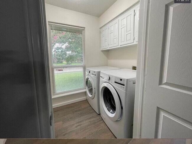 Building Photo - 1013 Revere Cir