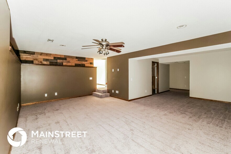 Building Photo - 1801 Debrah Dr