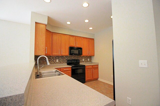 Building Photo - Gorgeous 3 bedroom, 2.5 bath house close to Brier Creek