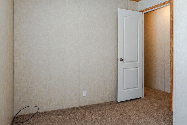 Building Photo - 900 Boothby Rd