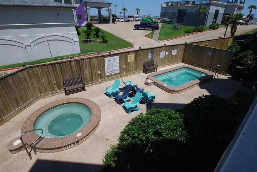Building Photo - 6300 Seawall Blvd