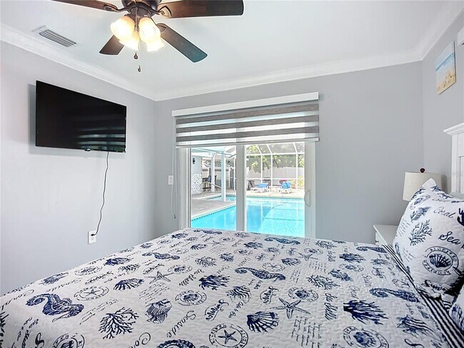 Building Photo - 6531 Santiago Ct