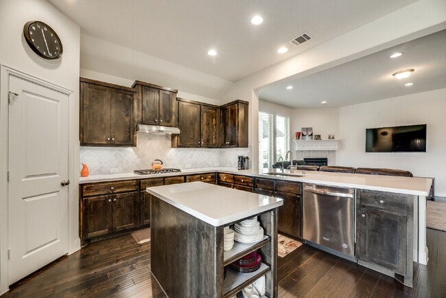 Building Photo - Charming 3-Bedroom Retreat with 2 Full Baths in Roanoke