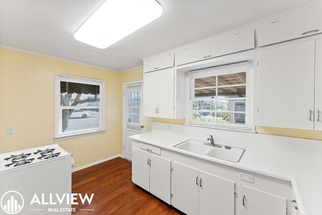 Building Photo - Charming 1-Bedroom Private Home with Backyard – 6-Month Lease with Month-to-Month Flexibility