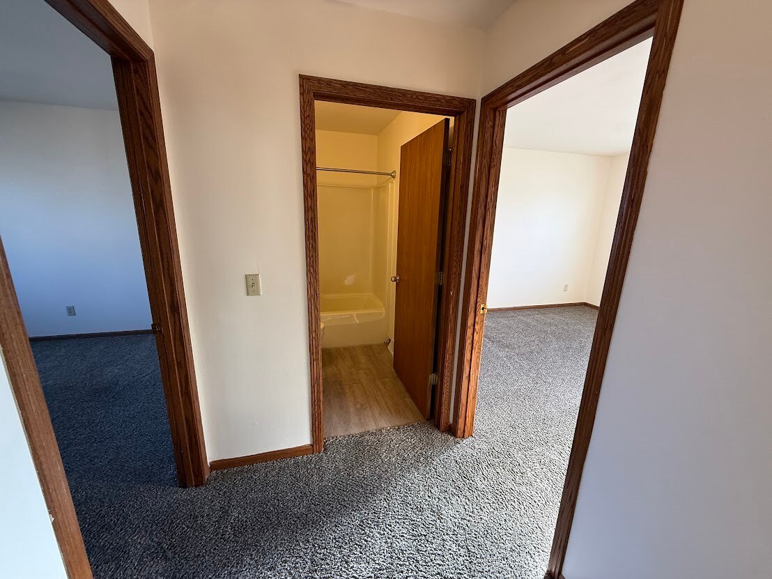 Building Photo - 1102 Smedal Dr