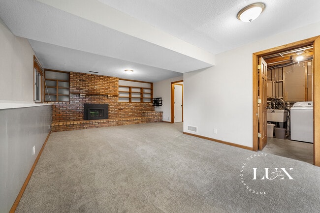 Building Photo - 3160 Walnut Grove Ln N