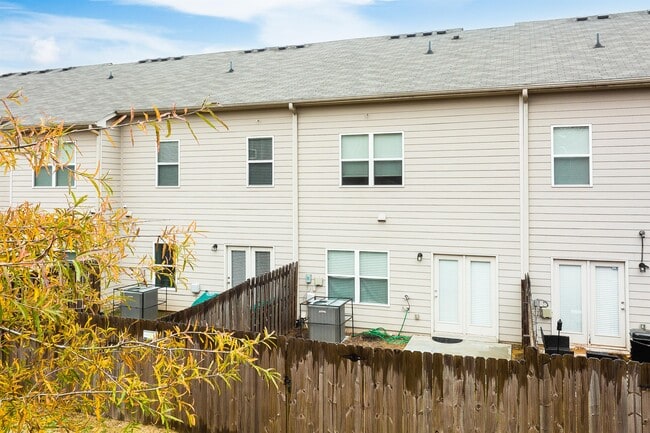 Building Photo - 5070 Longview Walk