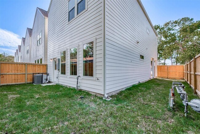 Building Photo - 9414 McGallion Rd