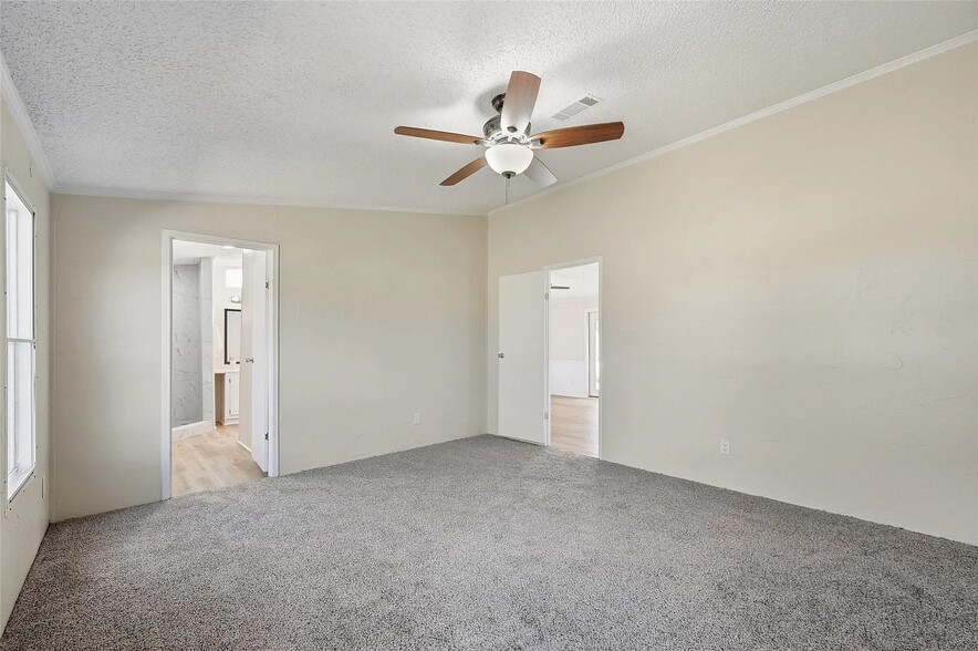 Building Photo - 2645 Bryant St