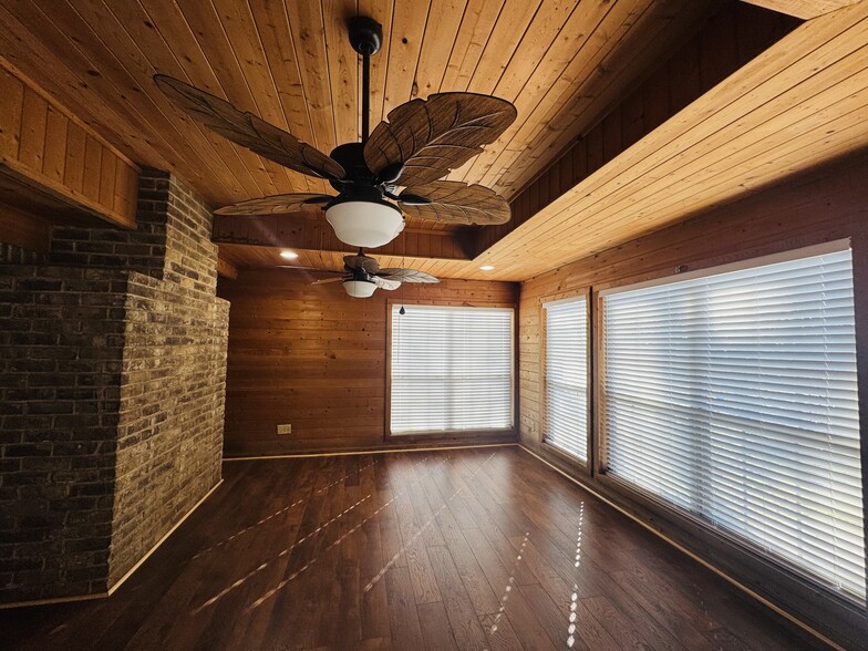 Building Photo - 115 Fairview Dr