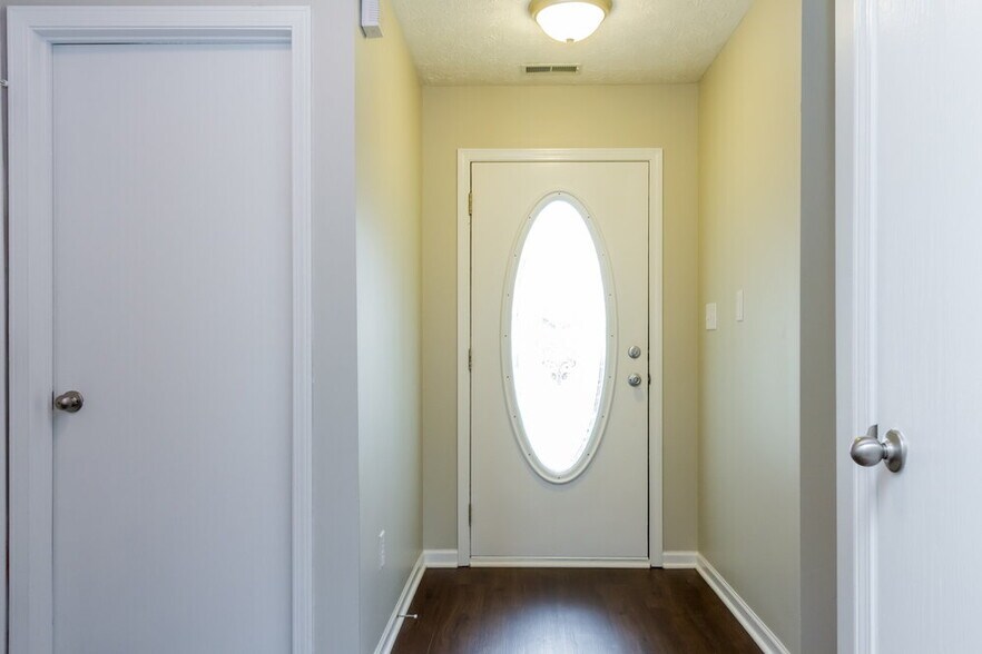 Building Photo - 148 Meadow Glen Dr