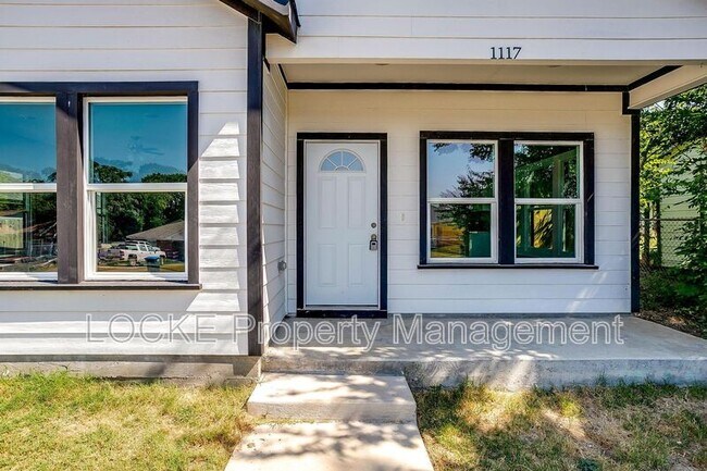 Building Photo - 1117 E Cantey St