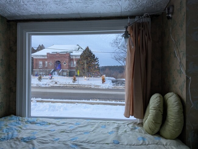 Building Photo - 16 Pine St