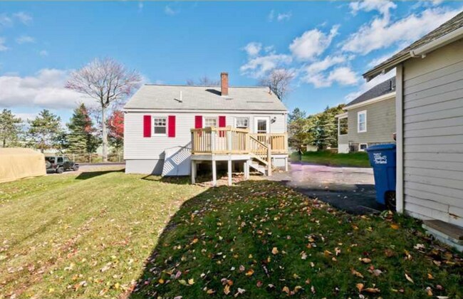 Building Photo - 157 Evans St