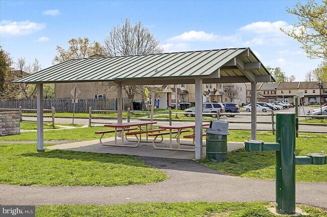 Building Photo - 2282 Suzann Dr