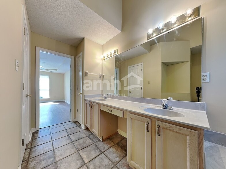 Building Photo - 5802 Eagleston Dr