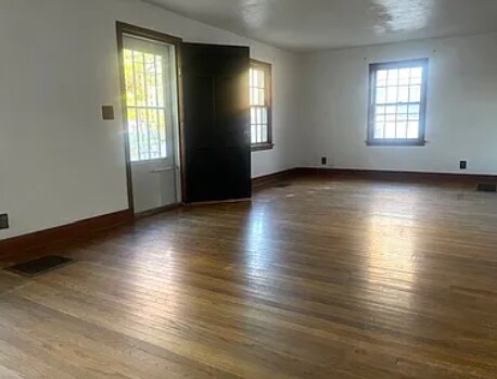 Building Photo - 813 E Washington St