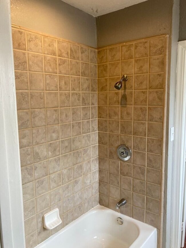 Building Photo - Adorable 2 Bedroom 1 Bath Cozy Modesto Home