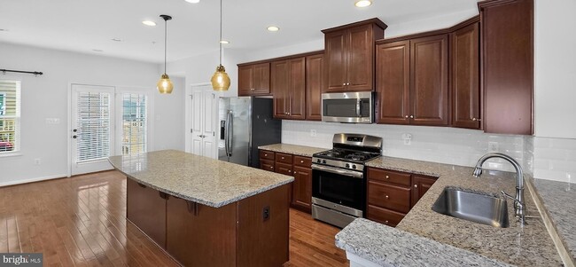 Building Photo - 5363 S Center Dr