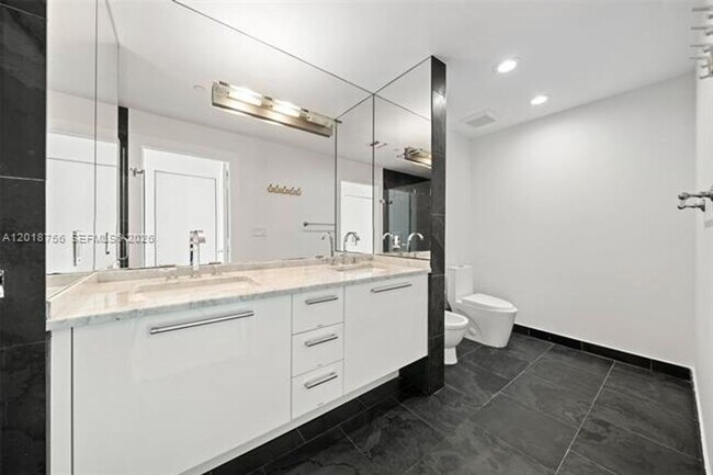 Building Photo - 900 Biscayne Blvd