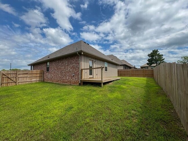 Building Photo - 3 Bedroom 2 Bath Newly Construction in Whi...
