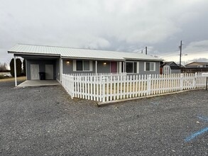 Building Photo - Warden 3 bedroom 2 bath w/ carport and fenced yard
