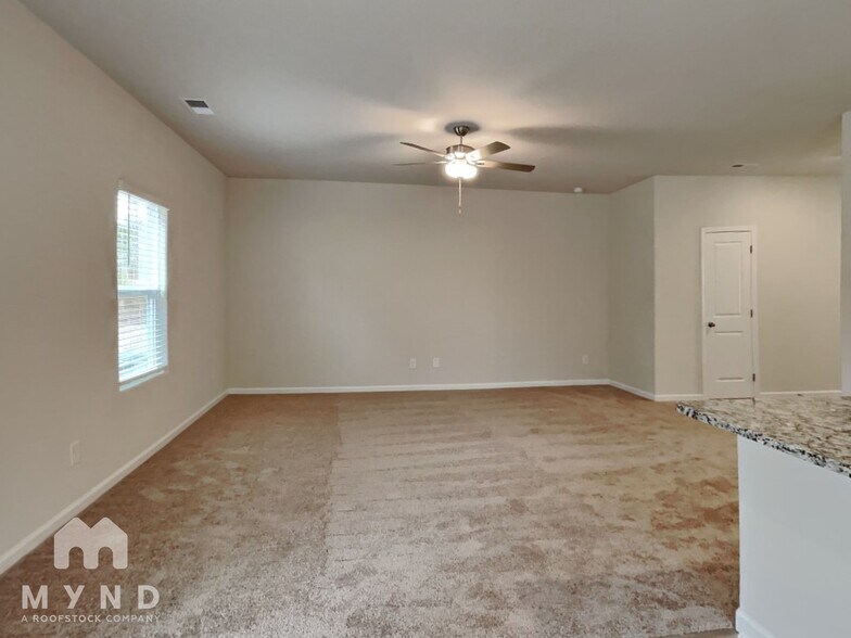 Building Photo - 145 Everglade Wy