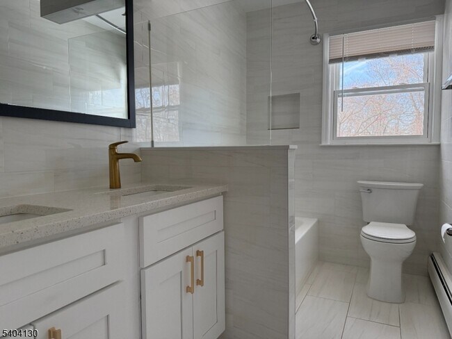 Building Photo - 126 Sagamore Dr