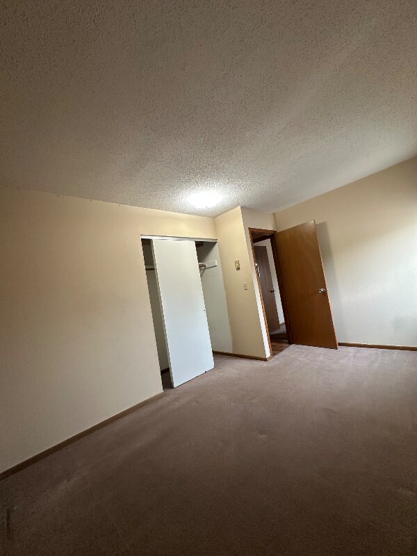 Building Photo - 103 Cottonwood Ave N