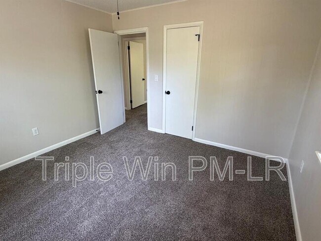 Building Photo - 17512 Bradshaw Rd