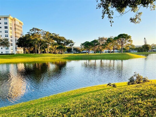 Building Photo - 3010 N Course Dr