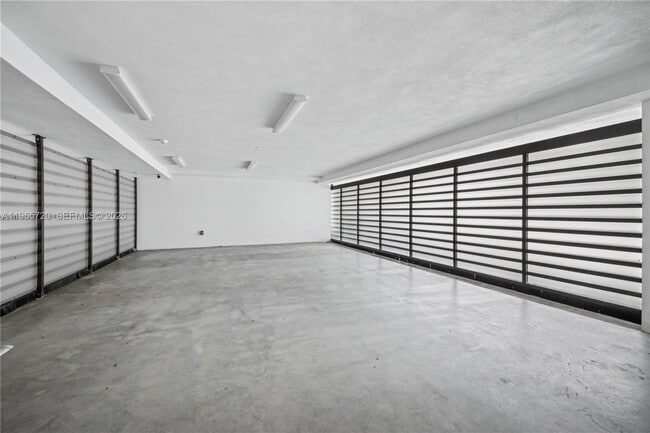 Building Photo - 420 N Hibiscus Dr