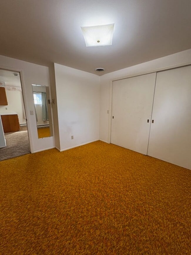 Building Photo - Single-family Home with 2 bedrooms and an office.