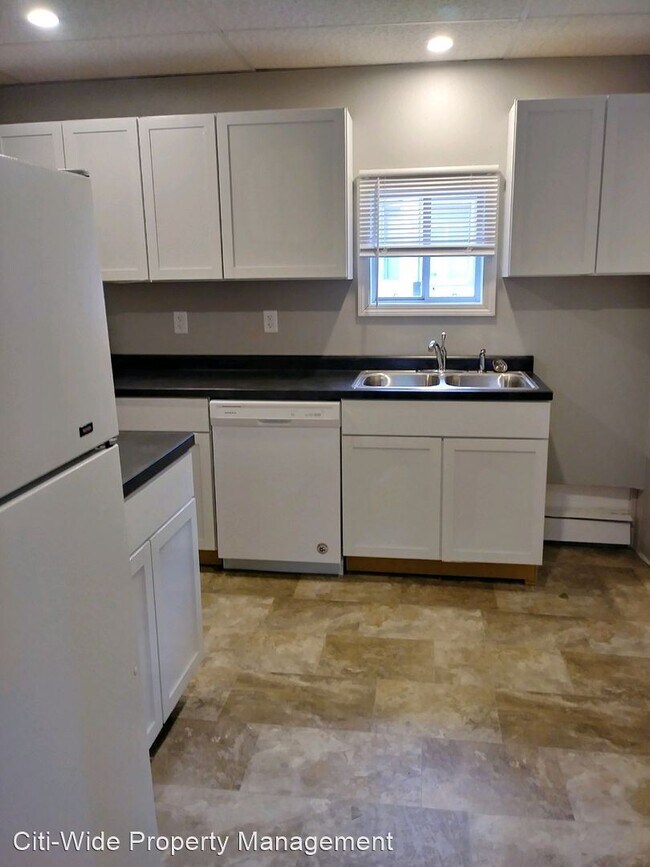 Building Photo - 4 br, 1.5 bath House - 413 4th St NE