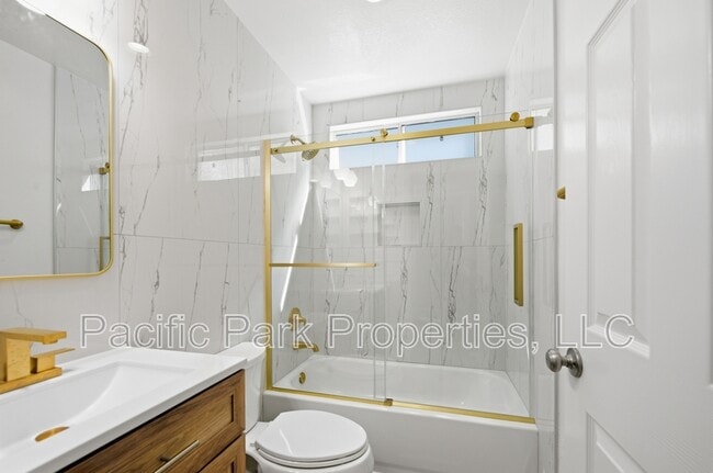 Building Photo - 35 Deerborn Dr