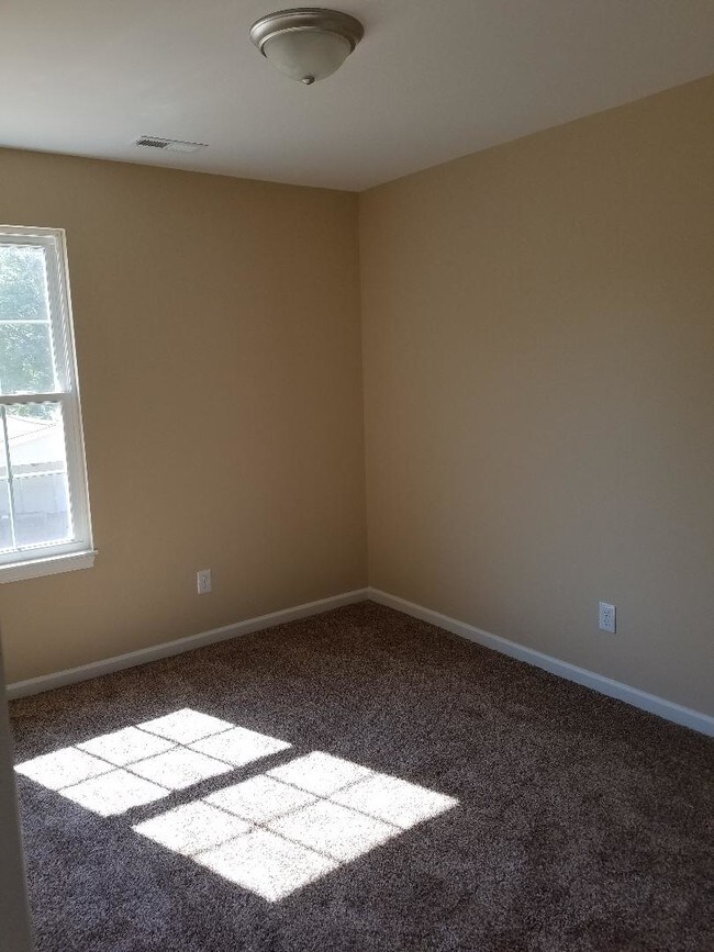 Building Photo - 1911 9th Ave N