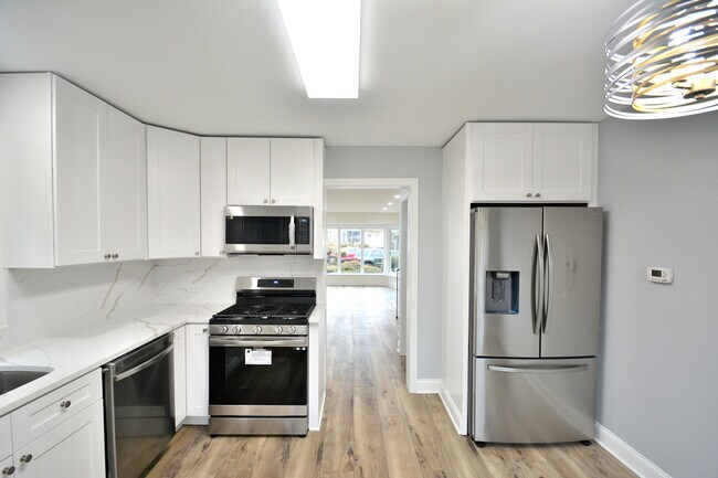 Building Photo - 6311 N Lawndale Ave