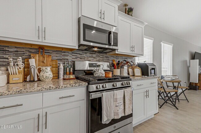 Building Photo - 13977 Margaret Ponce Ave