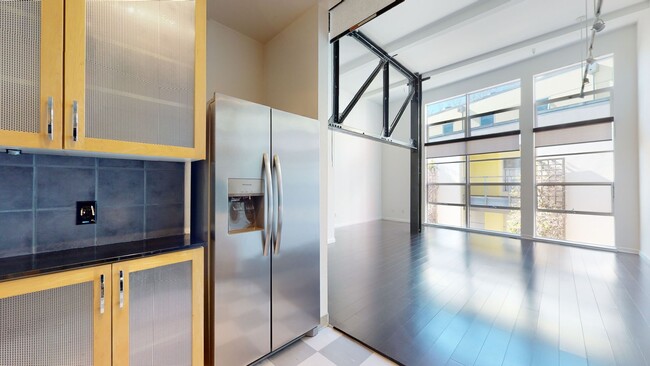 Building Photo - Amazing Oliver Loft in Emeryville!